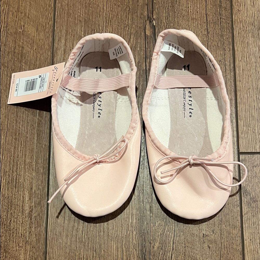 NWT Freestyle Toddler Ballet Shoes, size 11